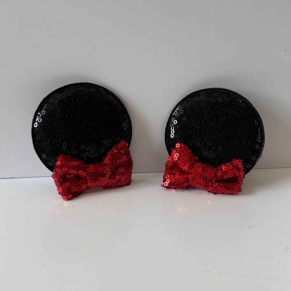Black MinnieMouse Ear Hair Clips with Red Bows.